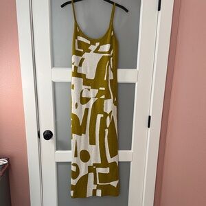 Sleeveless Abstract Print Maxi Dress in Olive and White